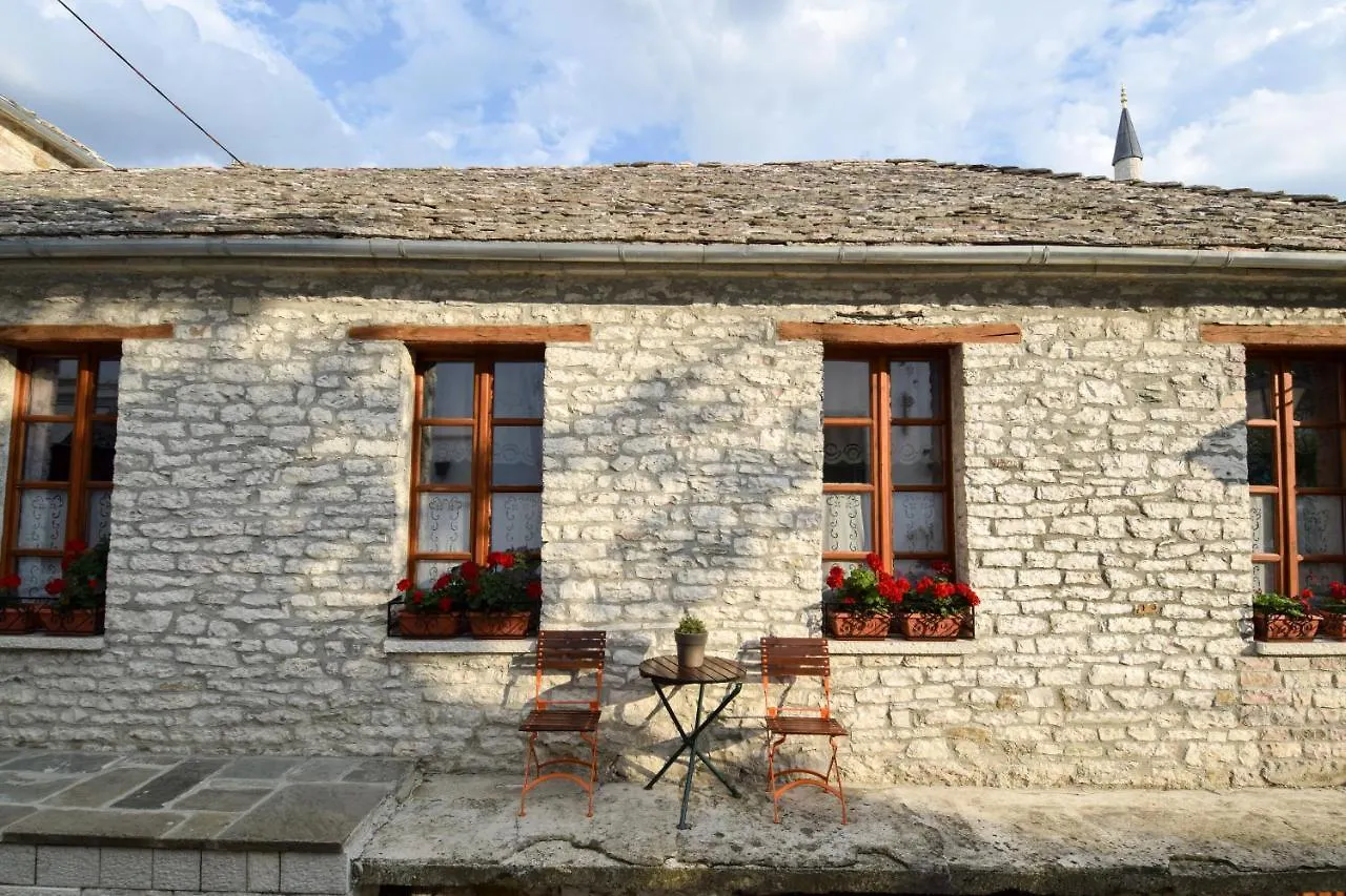 4 Rooms Gjirokastra 3*, Gjirokaster